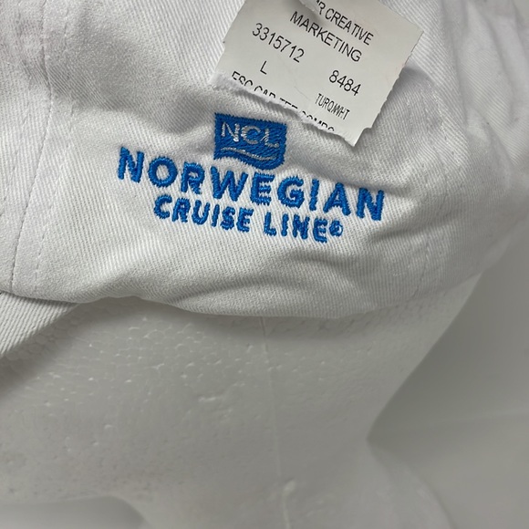 NWT Unisex Norwegian Escape Inaugural Season Cruise Ship Hat - Picture 3 of 7